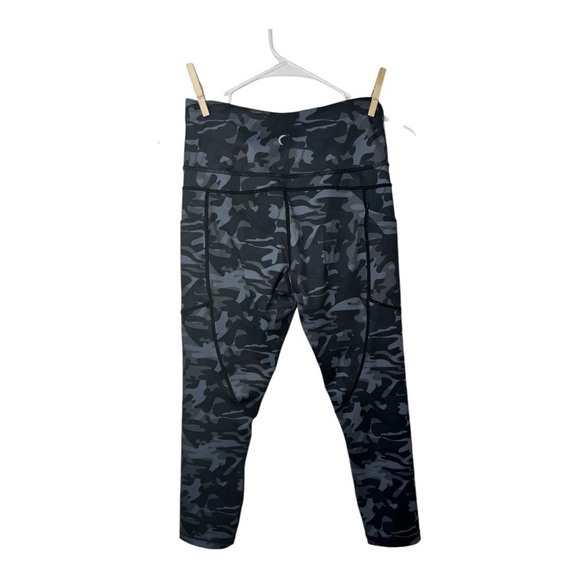 Zyia Active Black Camo Light n Tight High Rise Capris - Picture 5 of 10